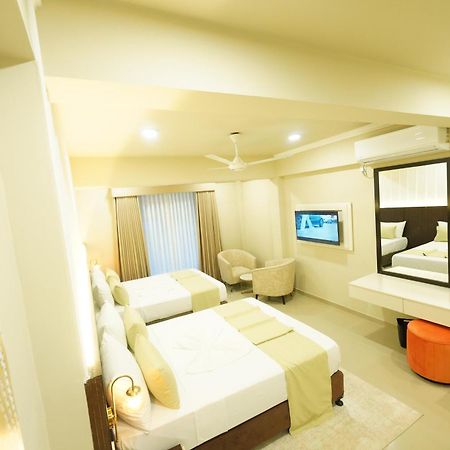 רטנאפורה Hotel Grand Amanee מראה חיצוני תמונה