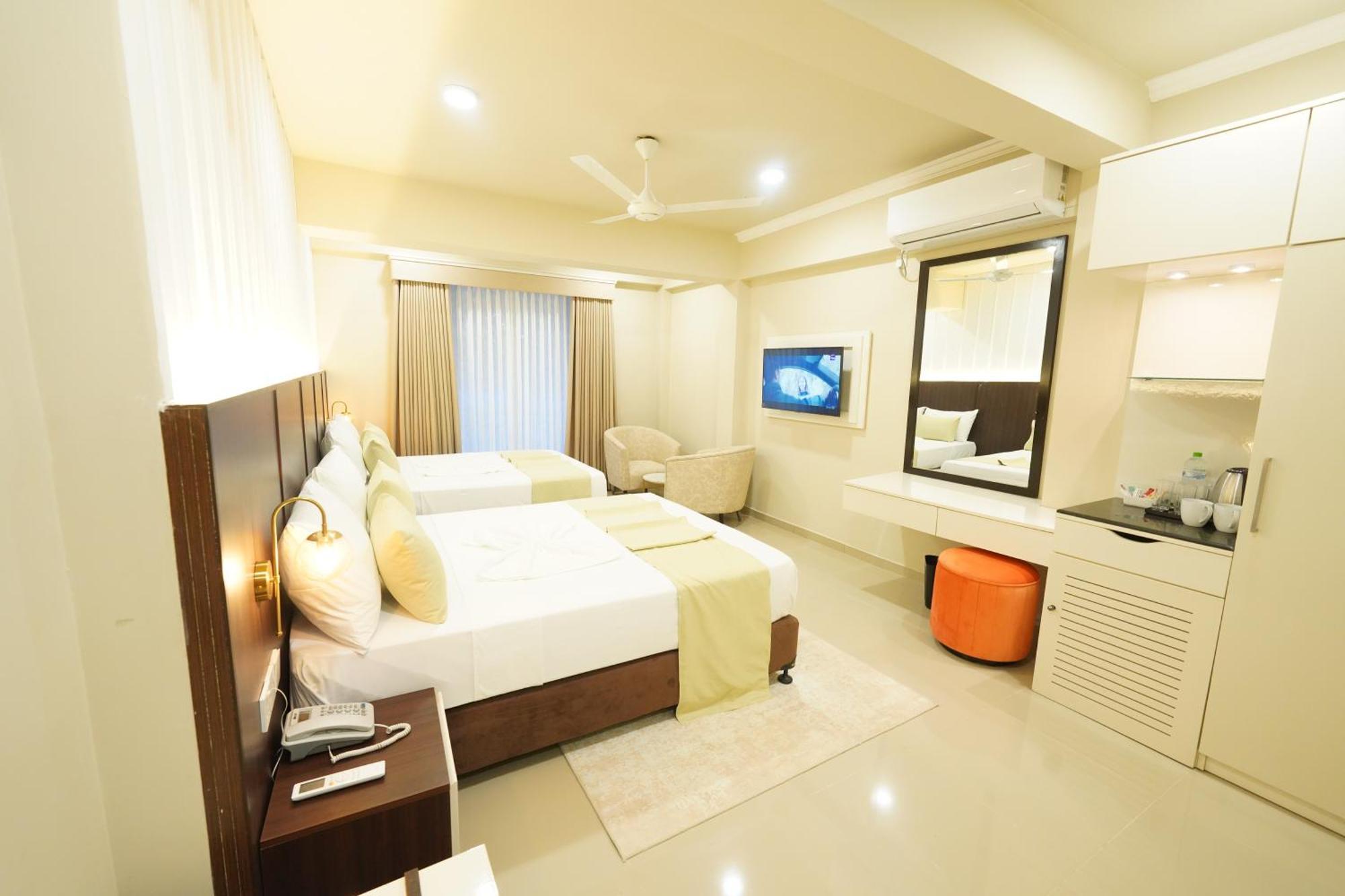 רטנאפורה Hotel Grand Amanee מראה חיצוני תמונה