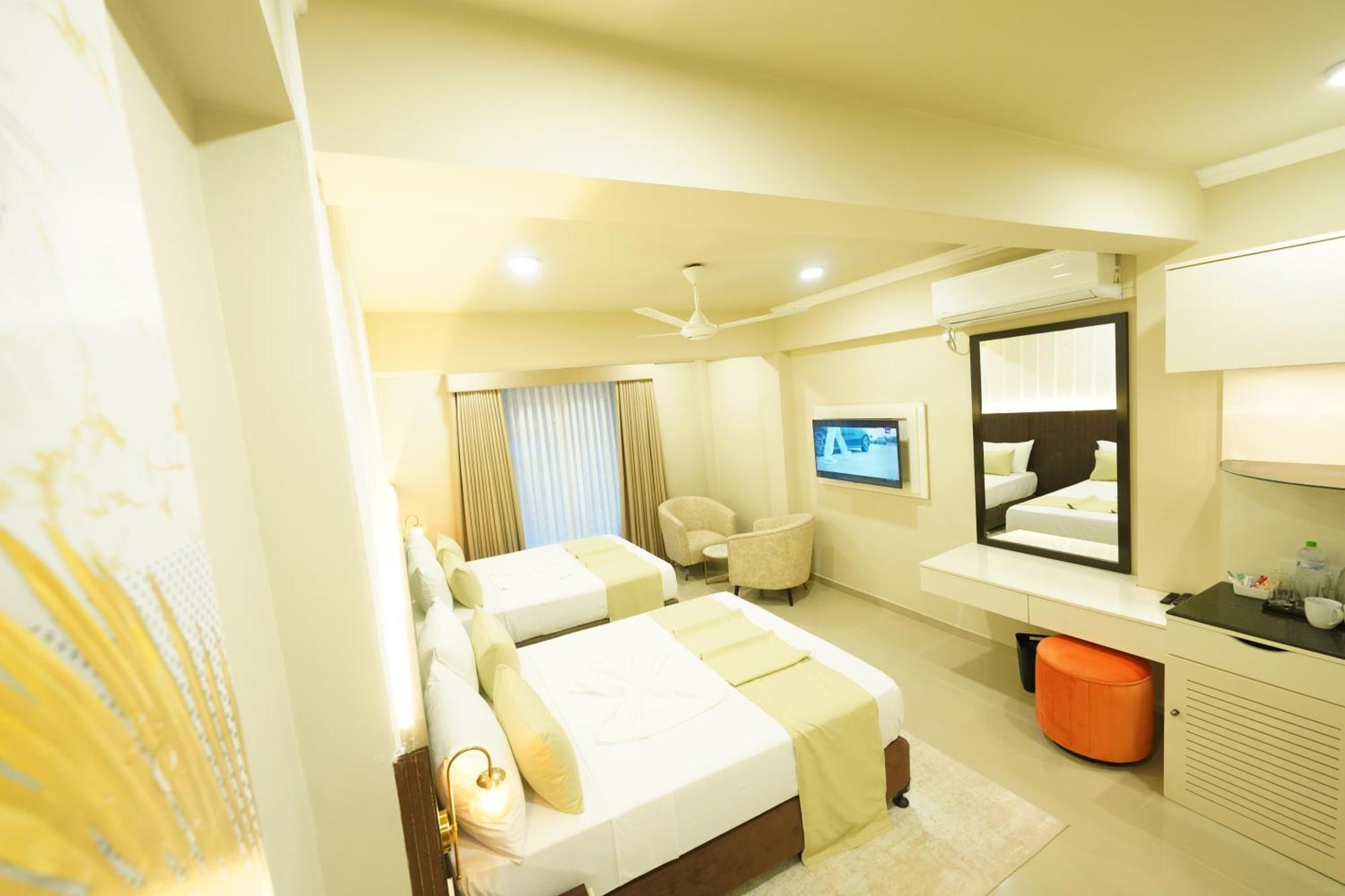 רטנאפורה Hotel Grand Amanee מראה חיצוני תמונה