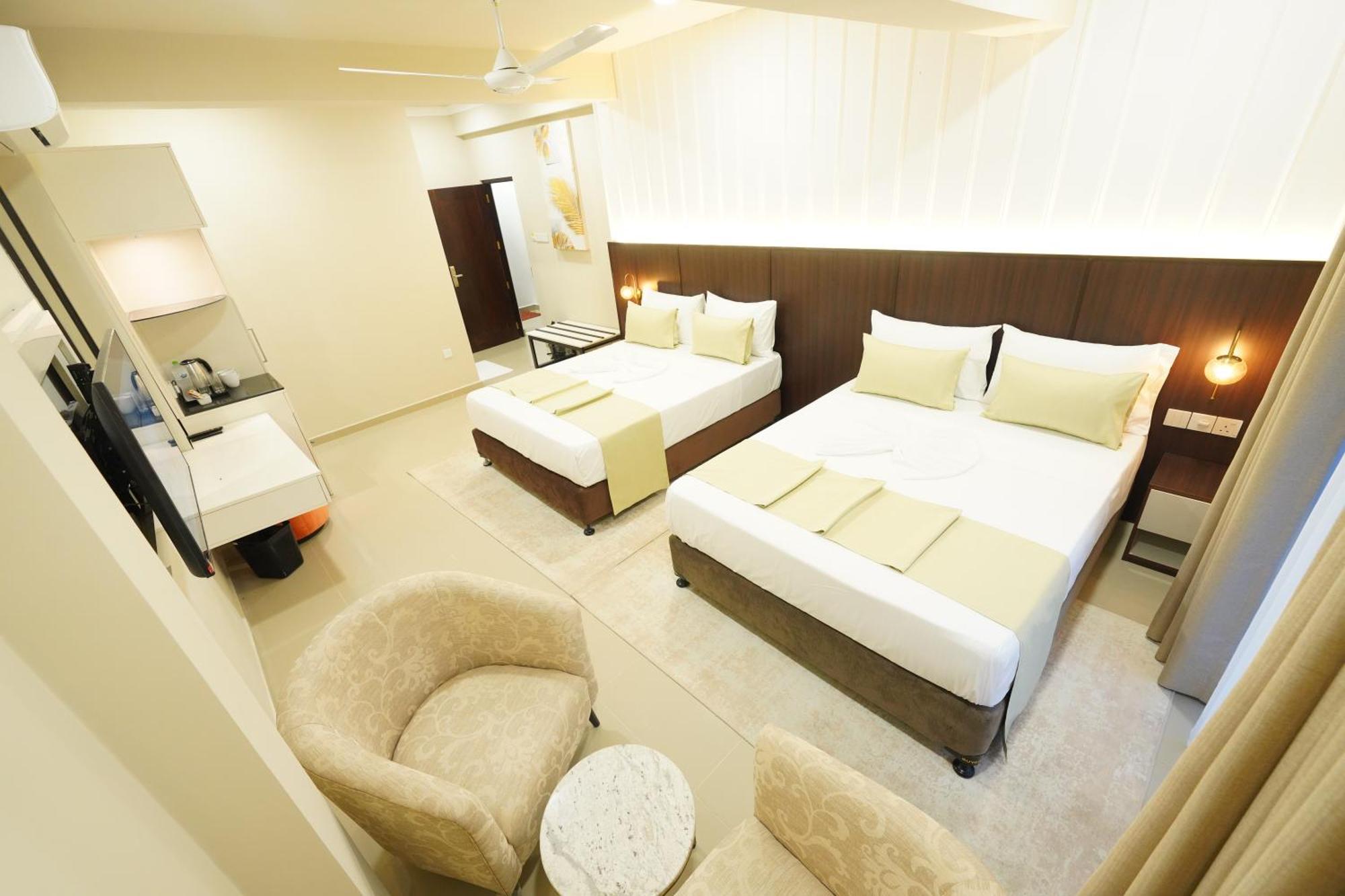 רטנאפורה Hotel Grand Amanee מראה חיצוני תמונה