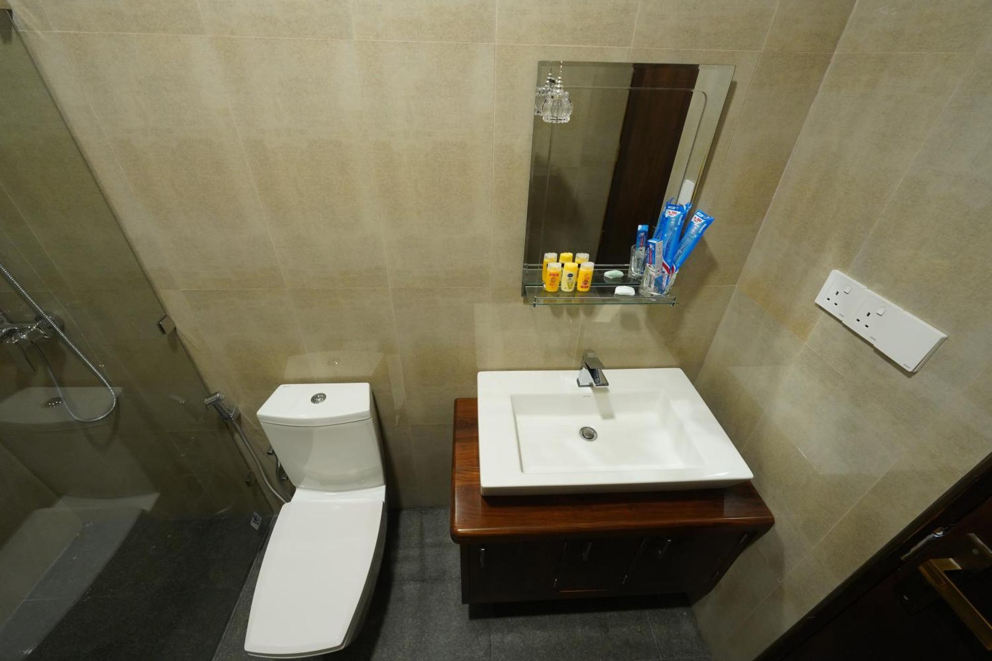 רטנאפורה Hotel Grand Amanee מראה חיצוני תמונה