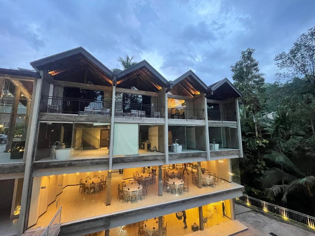 רטנאפורה Hotel Grand Amanee מראה חיצוני תמונה