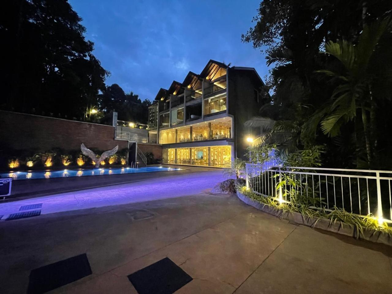 רטנאפורה Hotel Grand Amanee מראה חיצוני תמונה