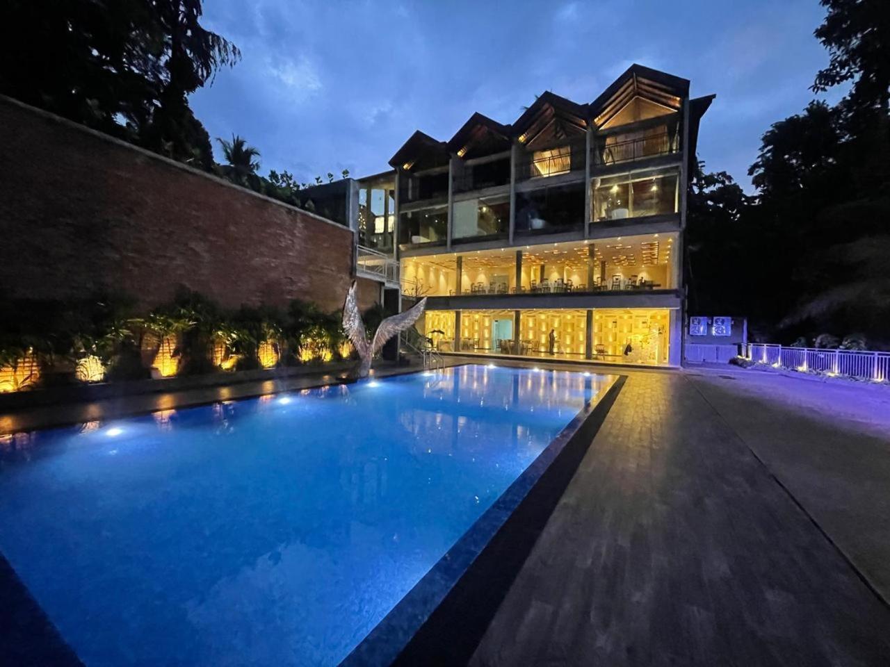 רטנאפורה Hotel Grand Amanee מראה חיצוני תמונה