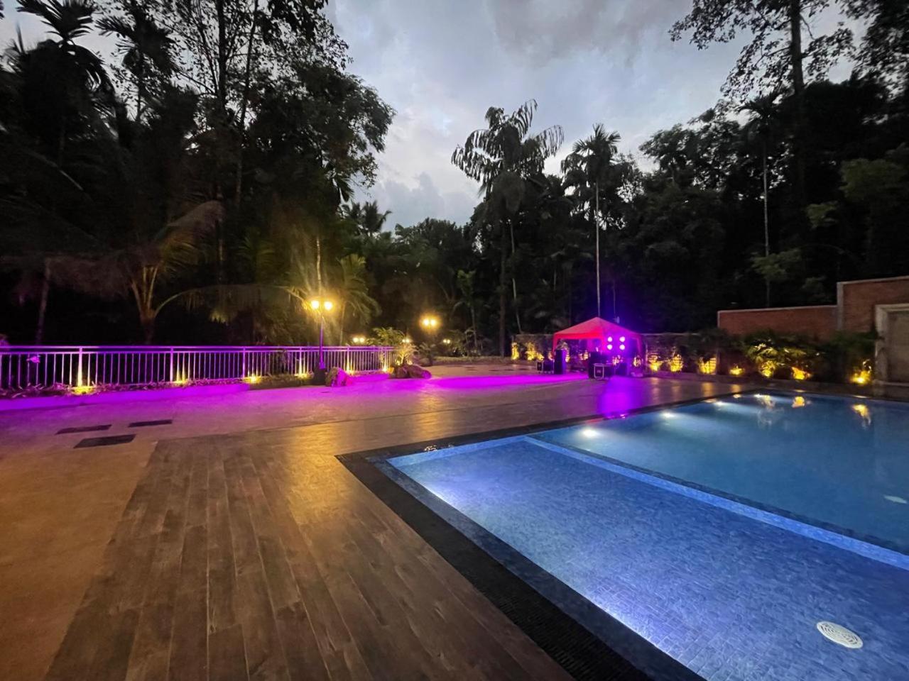 רטנאפורה Hotel Grand Amanee מראה חיצוני תמונה