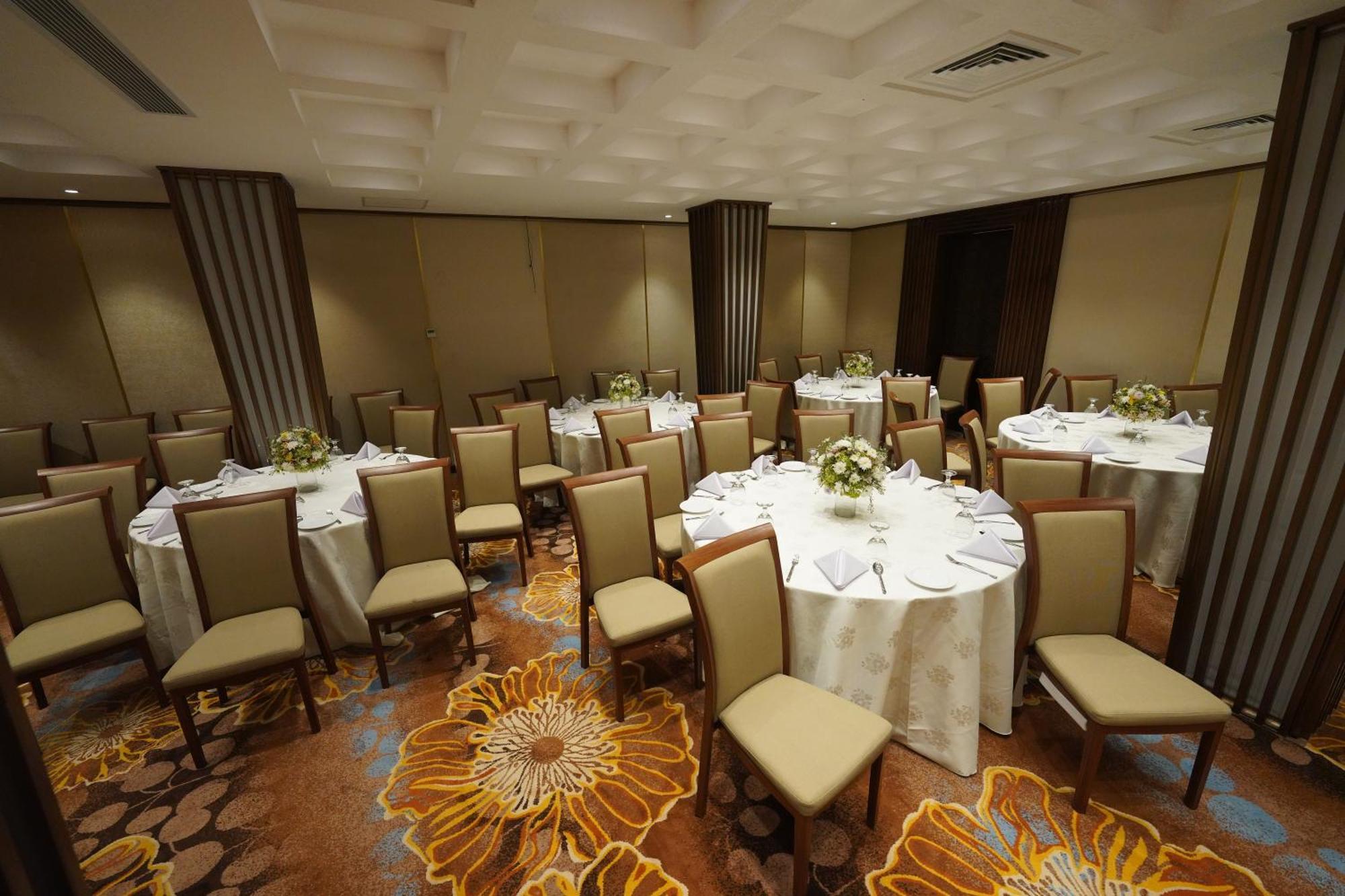 רטנאפורה Hotel Grand Amanee מראה חיצוני תמונה