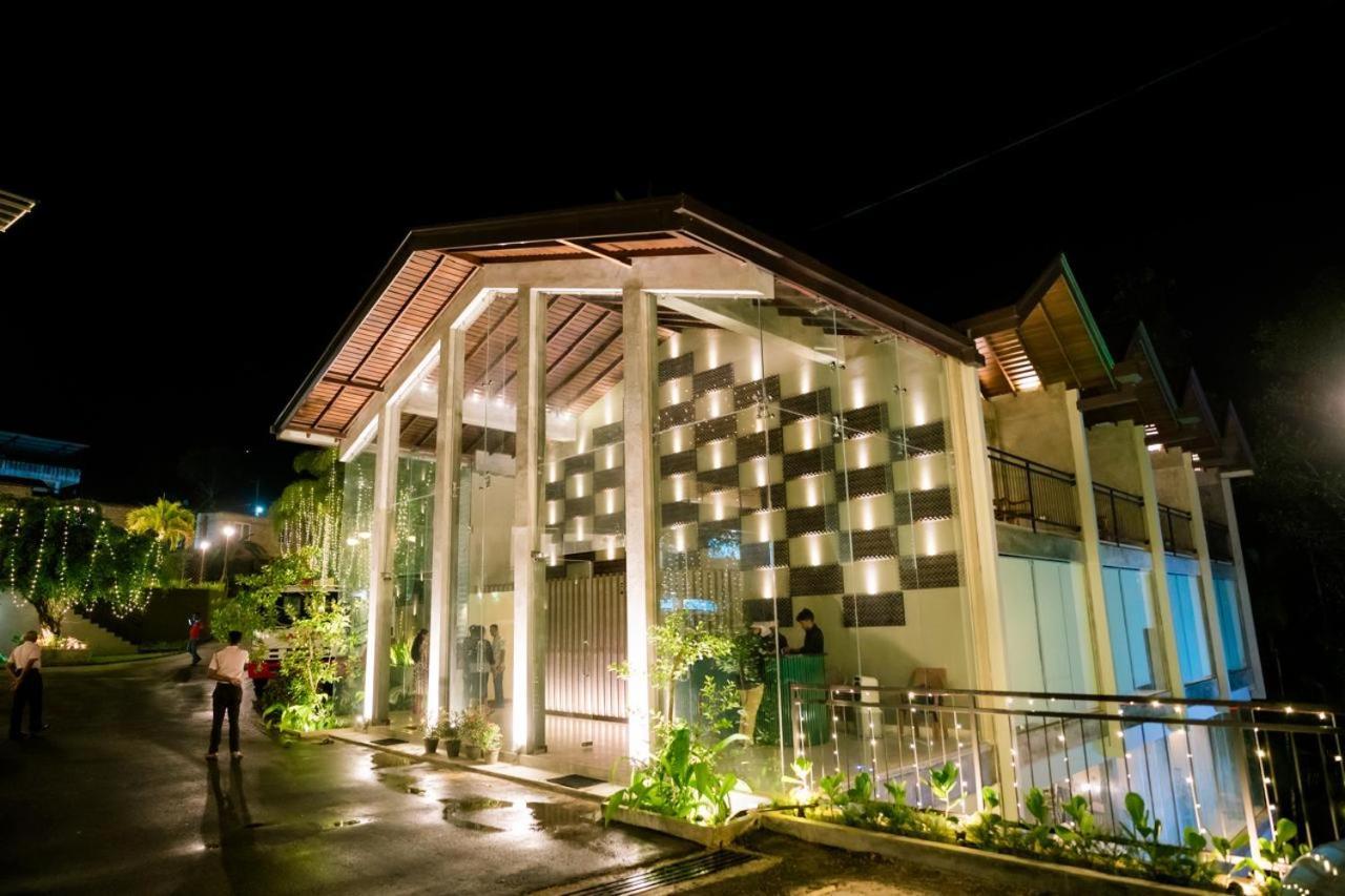 רטנאפורה Hotel Grand Amanee מראה חיצוני תמונה