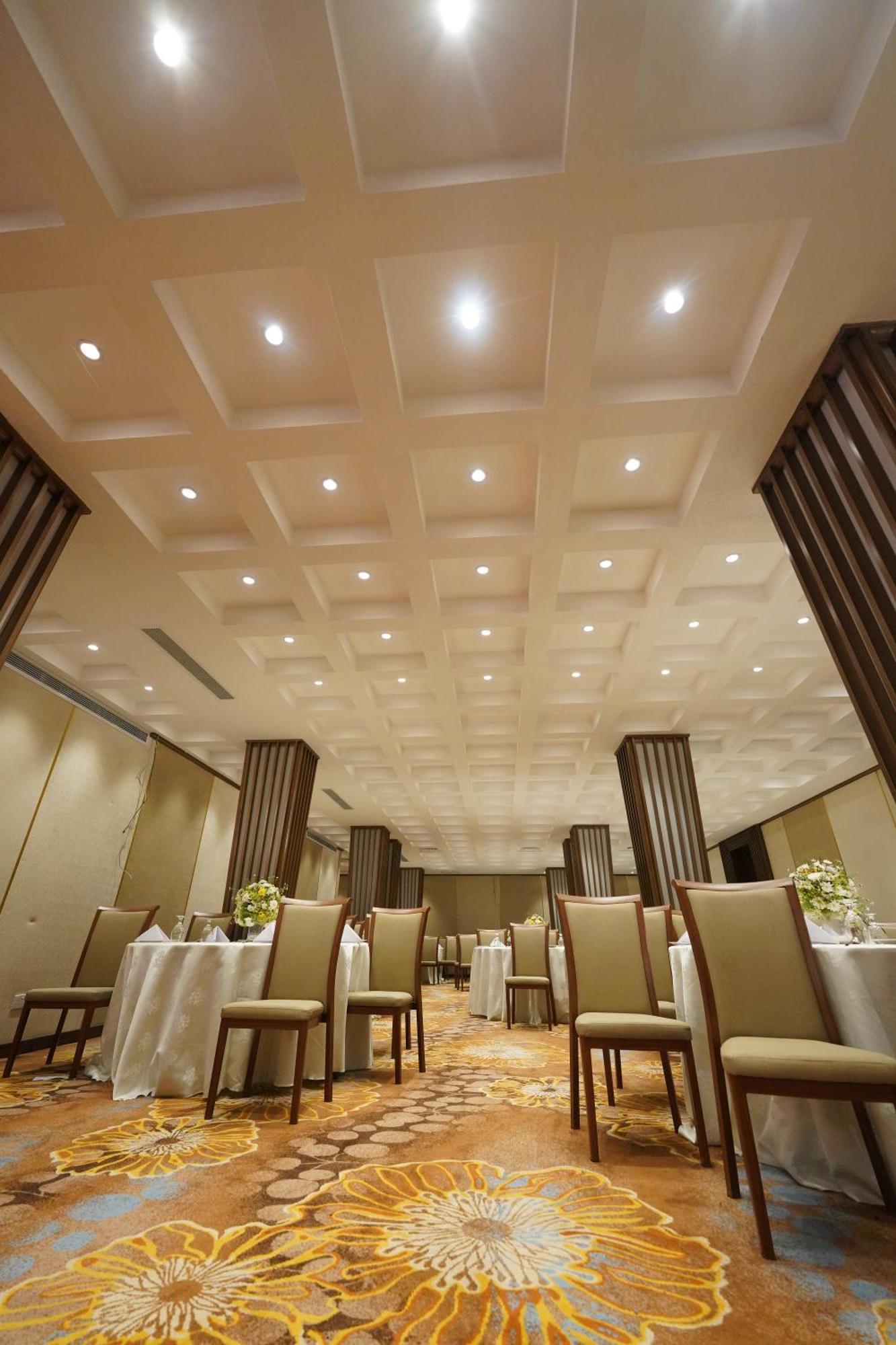 רטנאפורה Hotel Grand Amanee מראה חיצוני תמונה